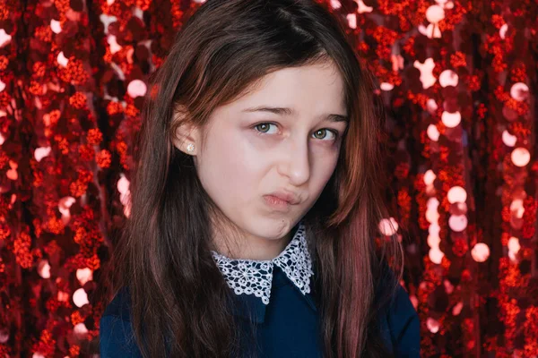 Menina Escola Estudante Retrato Fundo Vermelho Uma Série Retratos Meninas — Fotografia de Stock