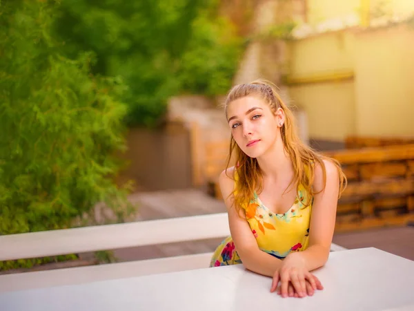 Girl Blonde Sitting Empty Table Street Cafe Young Girl Yellow — 스톡 사진