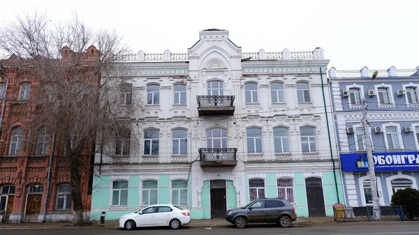 ロシアのアストラハン2021年1月7日 旧市街の建物 アドミラルテイスカヤ通り — ストック写真