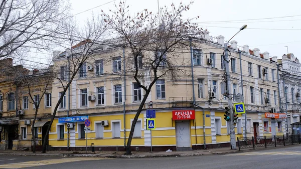 Astrakhan Rússia Janeiro 2021 Edifícios Antigos Cidade Rua Admiralteyskaya — Fotografia de Stock