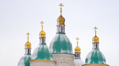 Rusya 'da bir tapınağın kubbeleri