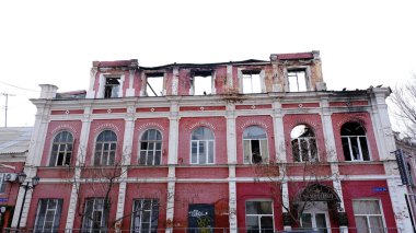 Astrakhan, Rusya, 8 Ocak 2021. Şehrin eski binaları. Ön cephe. Sovyet sokağı.