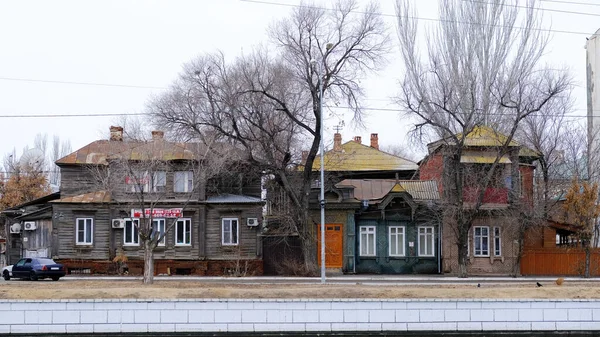 Astrakhan Rusko Ledna2021 Staré Budovy Města Fasáda Červená Ulice Nábřeží — Stock fotografie