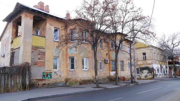 Astrachan Rosja Stycznia 2021 Stare Budynki Miasta Fasada Nasyp Maja — Zdjęcie stockowe
