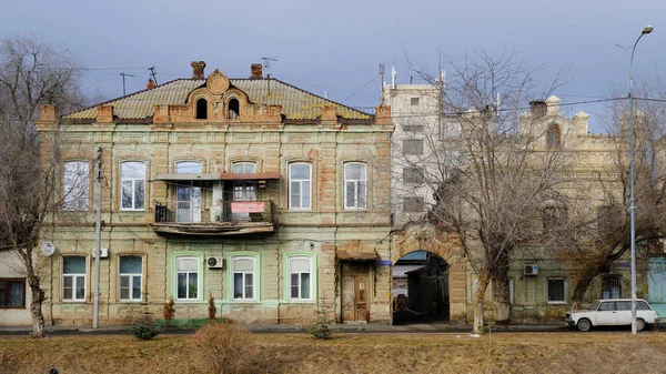 Astrakhan Russia Gennaio 2021 Vecchi Edifici Della Città Facciata Embankment — Foto Stock