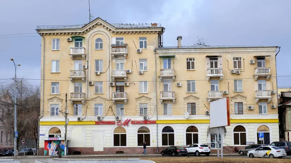 Astrakhan Ryssland Januari 2021 Gamla Byggnader Staden Fasad Bankverksamhet Maj — Stockfoto