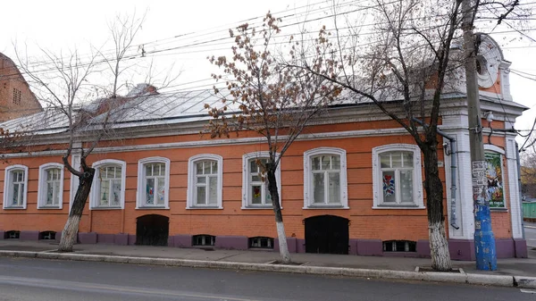 Astrakhan Rússia Janeiro 2021 Edifícios Antigos Cidade Fachada Rua Sverdlov — Fotografia de Stock