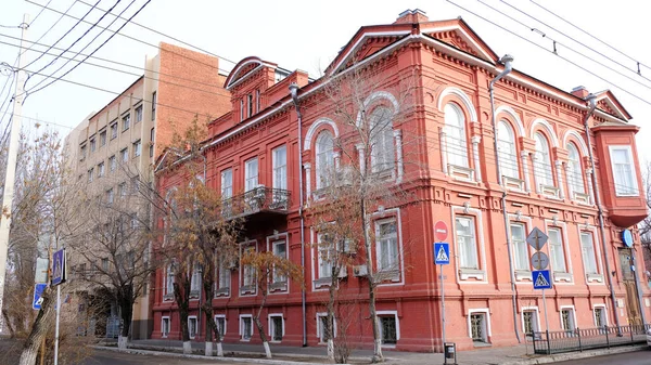 Astrakhan Rússia Janeiro 2021 Edifícios Antigos Cidade Fachada Rua Sverdlov — Fotografia de Stock