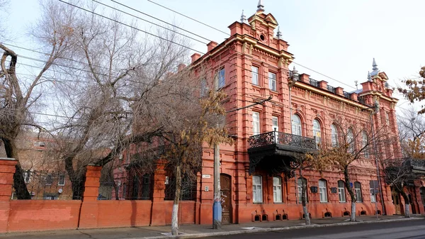 Astrakhan Rússia Janeiro 2021 Edifícios Antigos Cidade Fachada Rua Sverdlov — Fotografia de Stock