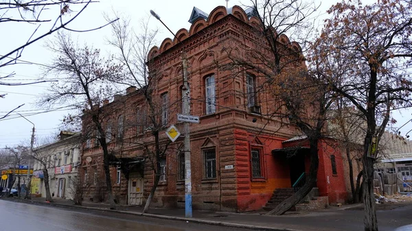 Astrakhan Rússia Janeiro 2021 Edifícios Antigos Cidade Fachada Rua Kirov — Fotografia de Stock