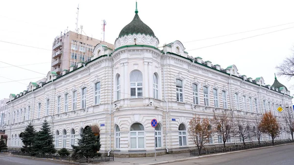 ロシアのアストラハン2021年1月8日 旧市街の建物 ファサード キーロフ通り — ストック写真