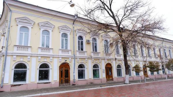 Astracán Rusia Enero 2021 Edificios Antiguos Ciudad Fachada Calle Kirov —  Fotos de Stock