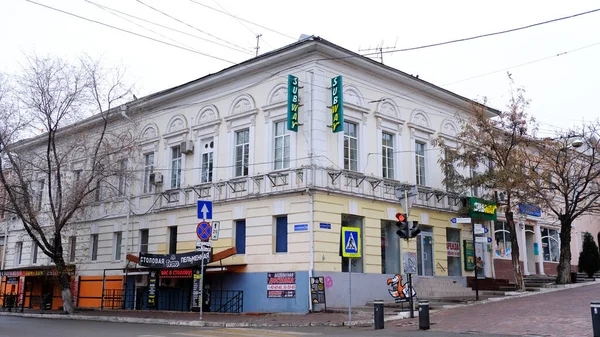 Astrakhan Rússia Janeiro 2021 Edifícios Antigos Cidade Fachada Rua Kirov — Fotografia de Stock