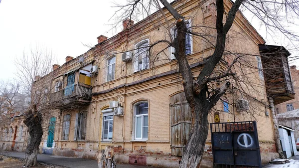 Astrakhan Rússia Janeiro 2021 Edifícios Antigos Cidade Fachadas Casas Gorky — Fotografia de Stock