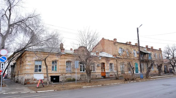 Astrakhan Ryssland Januari 2021 Gamla Byggnader Staden Fasader Hus Gorkij — Stockfoto