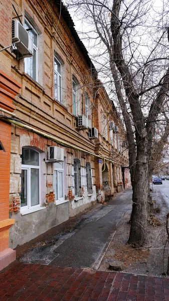 Astrakhan Rússia Janeiro 2021 Edifícios Antigos Cidade Fachadas Casas Rua — Fotografia de Stock