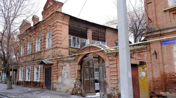 Astrakhan Rússia Janeiro 2021 Edifícios Antigos Cidade Fachadas Casas Rua — Fotografia de Stock