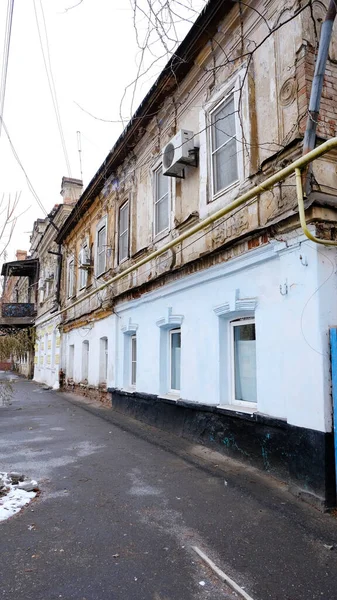 Astrakhan Rússia Janeiro 2021 Edifícios Antigos Cidade Fachadas Casas Rua — Fotografia de Stock