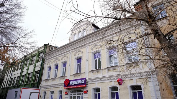 Astracán Rusia Enero 2021 Edificios Antiguos Ciudad Fachada Calle Uritskogo —  Fotos de Stock