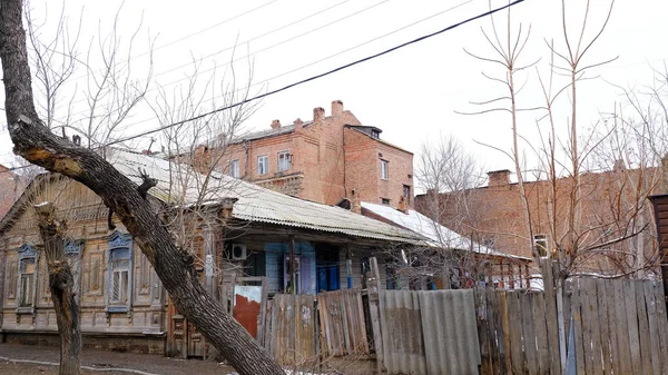 Astrakhan Rússia Janeiro 2021 Edifícios Antigos Cidade Fachada Rua Uritskogo — Fotografia de Stock