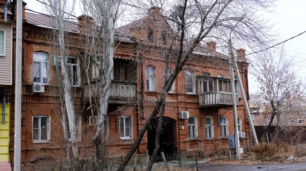 Astrakhan Rússia Janeiro 2021 Edifícios Antigos Cidade Fachada Rua Kuibyshev — Fotografia de Stock