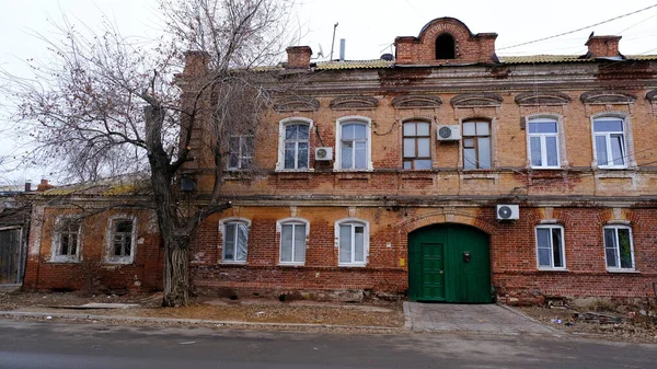 Astrakhan Rússia Janeiro 2021 Edifícios Antigos Cidade Fachada Rua Kuibyshev — Fotografia de Stock