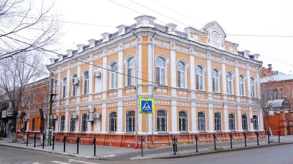 Astrakhan Rússia Janeiro 2021 Edifícios Antigos Cidade Fachada Rua Kommunisticheskaya — Fotografia de Stock