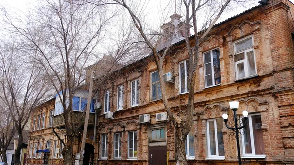 Astrakhan Rússia Janeiro 2021 Edifícios Antigos Cidade Fachada Rua Babushkina — Fotografia de Stock