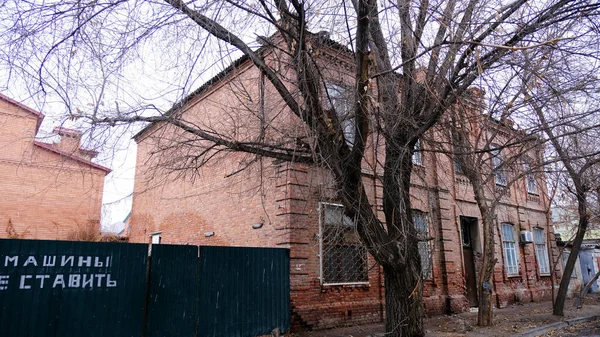 Astrakhan Rússia Janeiro 2021 Edifícios Antigos Cidade Fachada Rua Babushkina — Fotografia de Stock