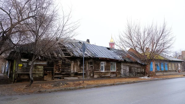 ロシアのアストラハン2021年1月15日 旧市街の建物 ファサード ムーサ ジャリル通り — ストック写真