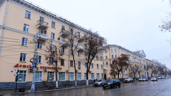 Astrakhan Rússia Janeiro 2021 Edifícios Antigos Cidade Fachada Rua Lenine — Fotografia de Stock