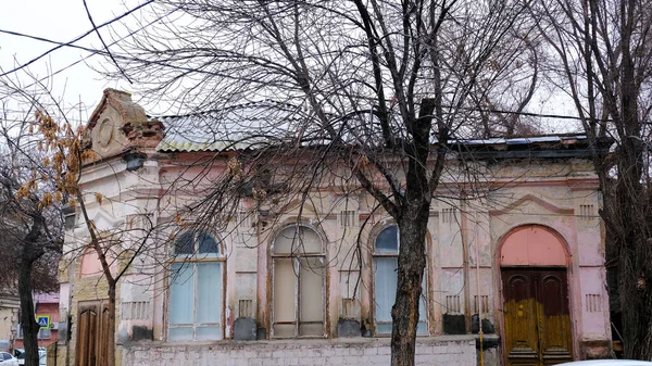 Astrakhan Rússia Janeiro 2021 Edifícios Antigos Cidade Fachada Rua Internacional — Fotografia de Stock