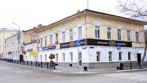 Astrakhan Rússia Janeiro 2021 Edifícios Antigos Cidade Fachada Rua Akhmatovskaya — Fotografia de Stock