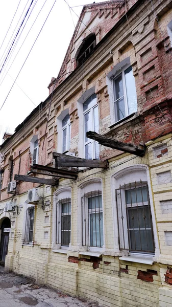 Astrakhan Rússia Janeiro 2021 Edifícios Antigos Cidade Fachada Rua Volodarskogo — Fotografia de Stock