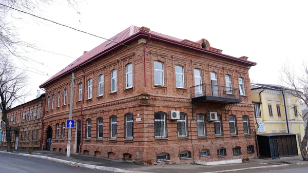 Astrakhan Rússia Janeiro 2021 Edifícios Antigos Cidade Fachada Rua Kalinina — Fotografia de Stock