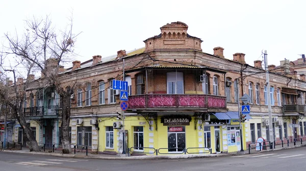 Astrakhan Rússia Janeiro 2021 Edifícios Antigos Cidade Fachada Rua Kalinina — Fotografia de Stock