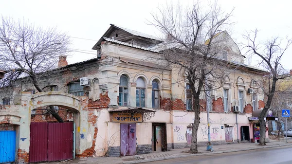 Astrakhan Rússia Janeiro 2021 Edifícios Antigos Cidade Fachada Rua Kalinina — Fotografia de Stock