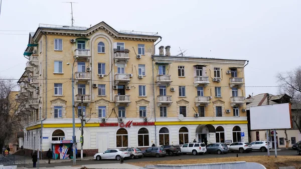 2021年1月7日 俄罗斯阿斯利康 这座城市的老建筑 立面Mechnikov街 — 图库照片