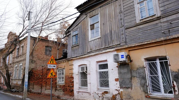 Astrakhan Rússia Janeiro 2021 Edifícios Antigos Cidade Fachada Estrada Silenciosa — Fotografia de Stock