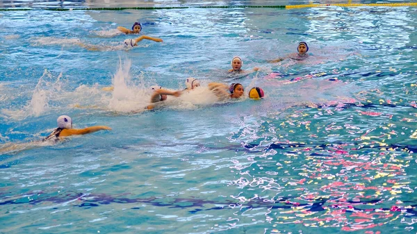 Astrakhan Rússia Janeiro 2021 Meninas Piscina Estão Aprendendo Jogar Polo — Fotografia de Stock