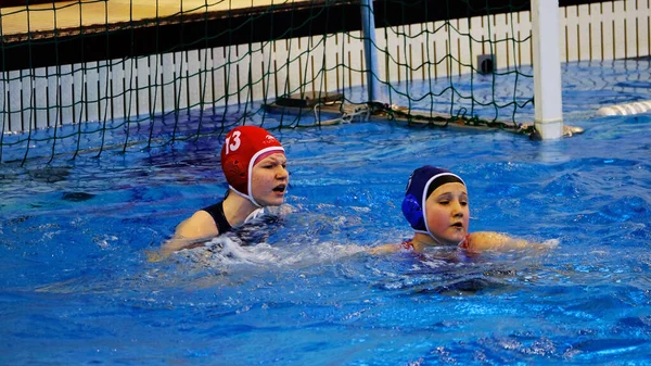 Astrakhan Rússia Janeiro 2021 Meninas Piscina Estão Aprendendo Jogar Polo — Fotografia de Stock