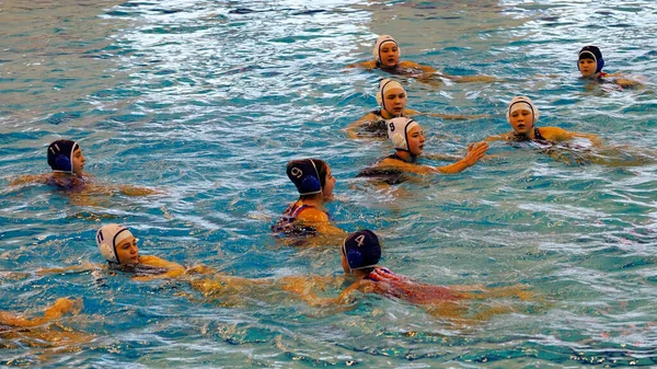 Αστραχάν Ρωσία Ιανουαρίου 2021 Κορίτσια Στην Πισίνα Μαθαίνουν Παίζουν Πόλο — Φωτογραφία Αρχείου