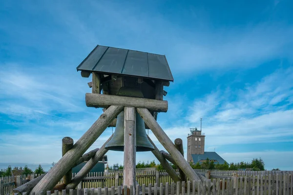 Campana Della Pace Sulla Cima Del Monte Fichtelberg Vicino Oberwiesenthal — Foto Stock