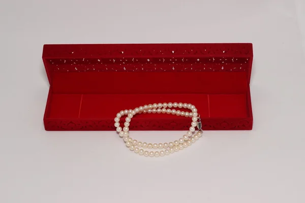 Pearl necklace and red gift box — Stock Photo, Image