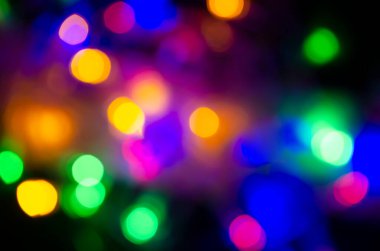 Noellerin soyut arka planı bokeh renklerinin dağılmasını bulanıklaştırdı güzel, parlak, aydınlık coleidoscope