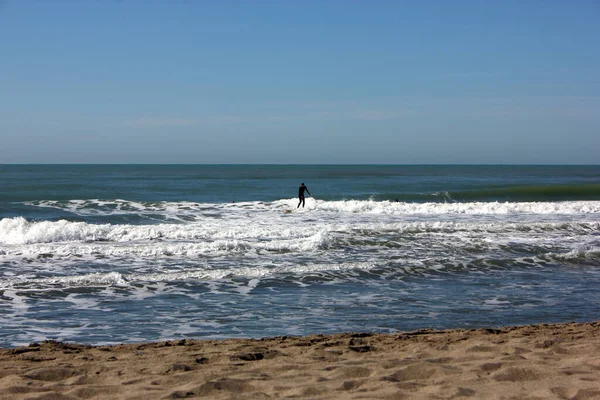 Surfing Corona Times Forte Dei Marmi Tuscany Italy — Stock Photo, Image