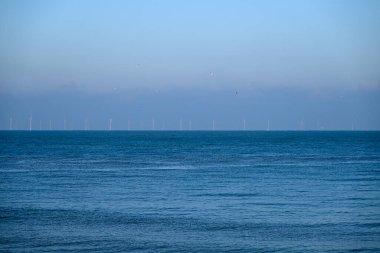 Normandiya kıyısındaki Ağlayan Kaya, Fecamp, Fransa. Uçurum hattı, sahil ve Fecamp 'deki Normandiya kıyılarının detayları. Fransız Kanalı 'ndan İngiliz Kanalı.