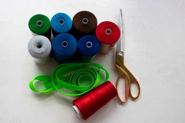 Colorful Threads Scissors White Background — Stock fotografie