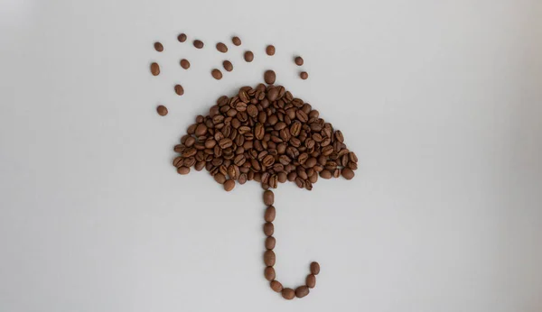 Ziarna Kawy Kształcie Parasola Szarym Tle — Zdjęcie stockowe