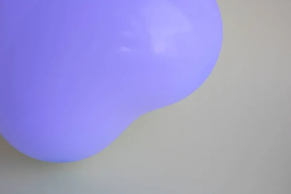 紫色气球 灰色背景 婚礼的概念 情人节 照片区 班纳顶部视图 — 图库照片